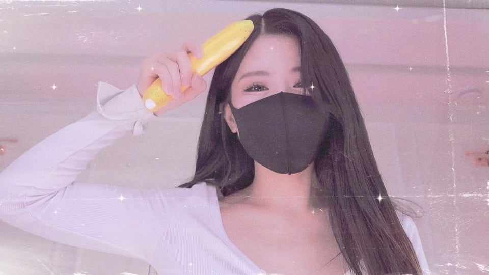 韩国BJ - saaa010唱歌主播也开始玩擦边了，着装清凉翘着屁股卖骚